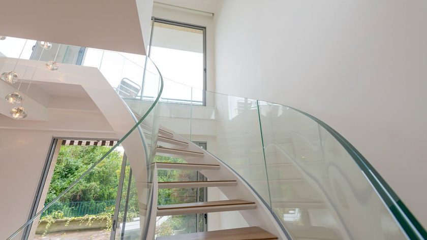 Optimal Glass for Balustrades: Safety and Style Guide