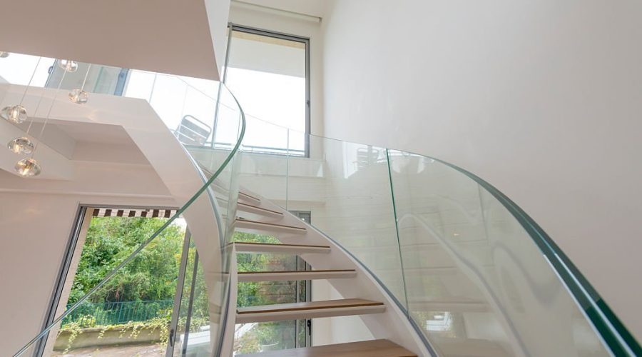 Optimal Glass for Balustrades: Safety and Style Guide